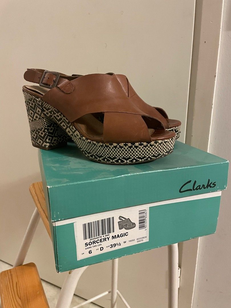 Clarks sandaalit
