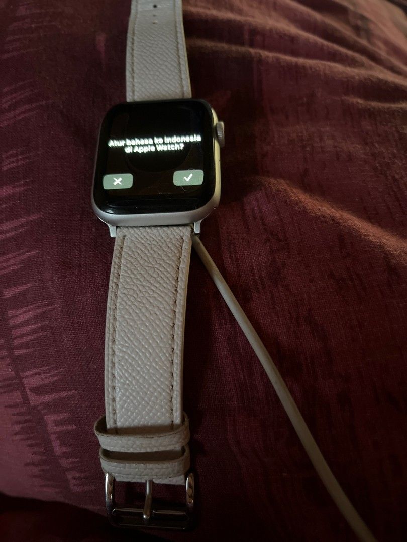 Apple Watch 6 ja laturi ja ranneke