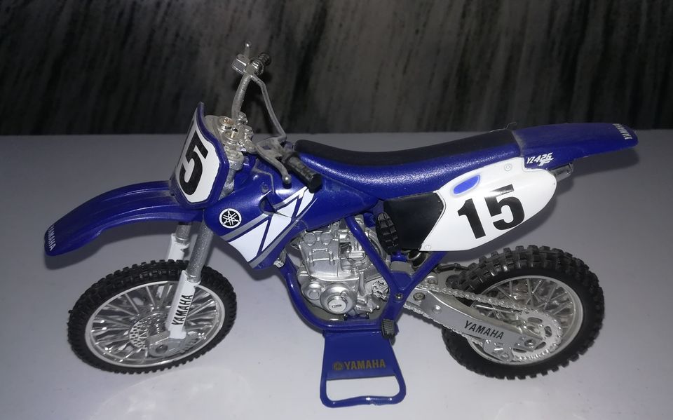 Pienoismalli Yamaha YZ426