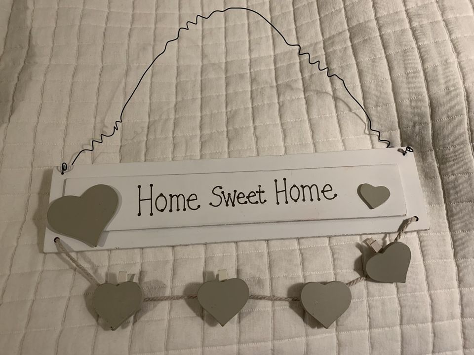 Sydän-pyykkipoika -kyltti Home sweet home