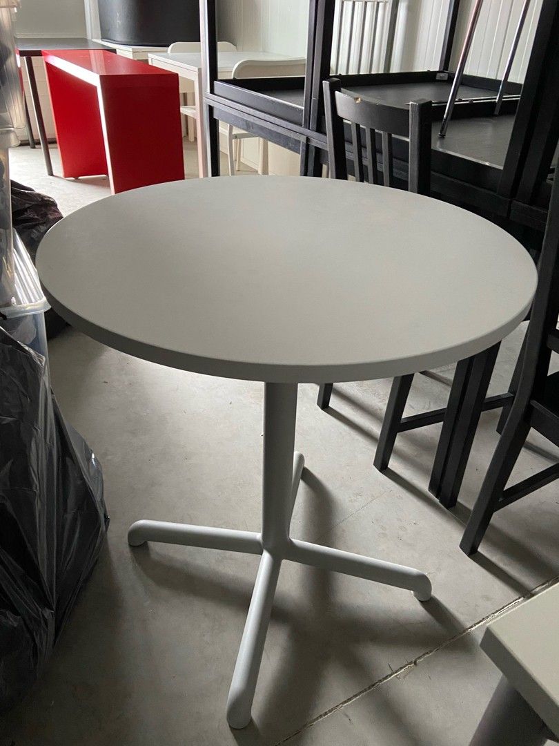 IKEA ympyräpöytä valkoinen