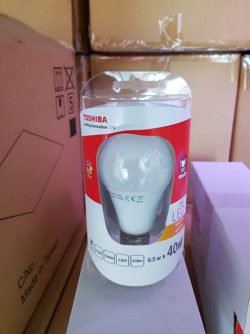 Erä Toshiba himmennettäviä 6.5W LED-lamppuja E27