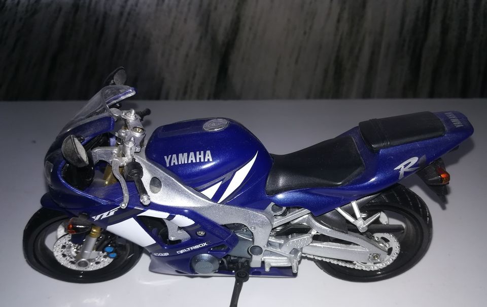 Pienoismalli Yamaha YZF-R1