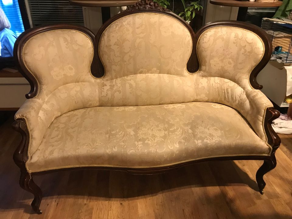 Rokokoo tyylinen sohva