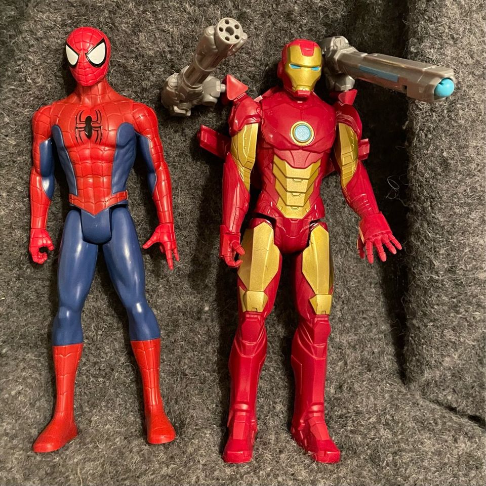 Marvel Avengers ja Hämähäkkimies isot figuurit