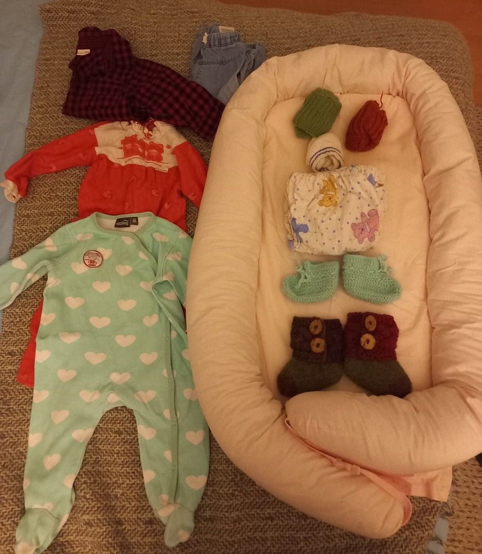 Unipesä ja vauvan vaatetta