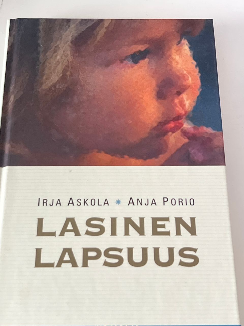 Lasinen lapsuus Irja Askola ja Anja Porio