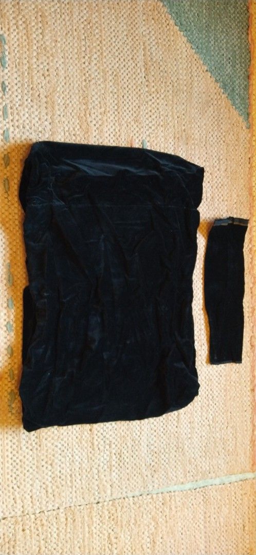 Mustaa samettikangasta kangasta kangas