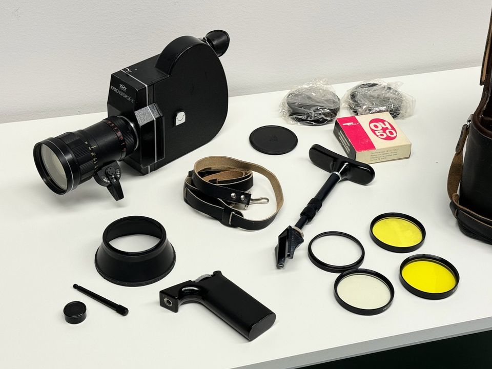 Krasnogorsk-3 16mm elokuvakamera + Meteor-linssi ja perustarvikkeet