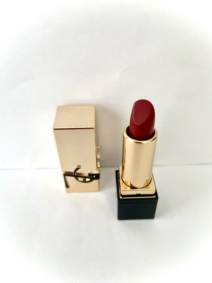 Yves Saint Laurent Rouge Pur Couture huulipuna