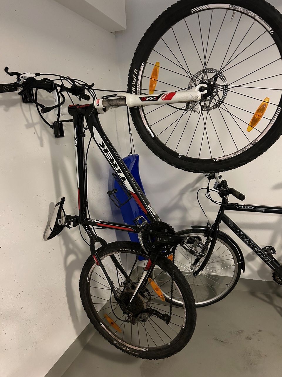 Trek 4900 maastopyörä 26", levyjarrut ja etujouset