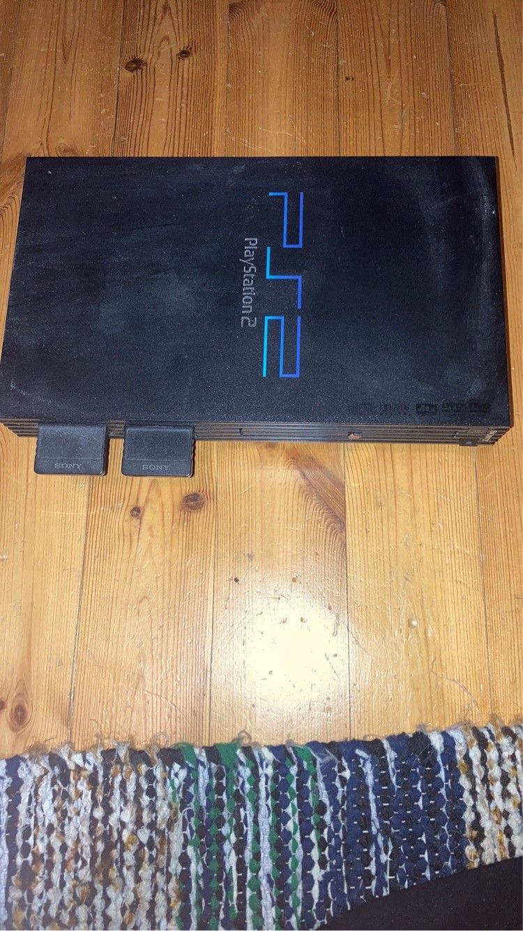 Playstation 2 konsoli+ohjaimet