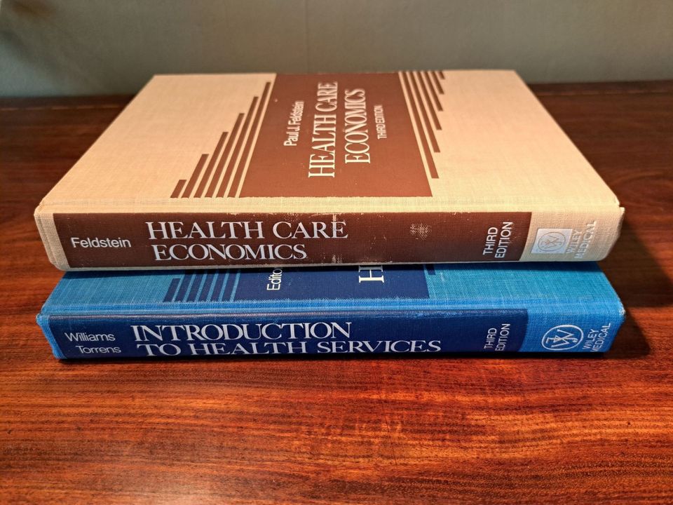 Kirjat (2kpl) Health Care Economics / Health Services
