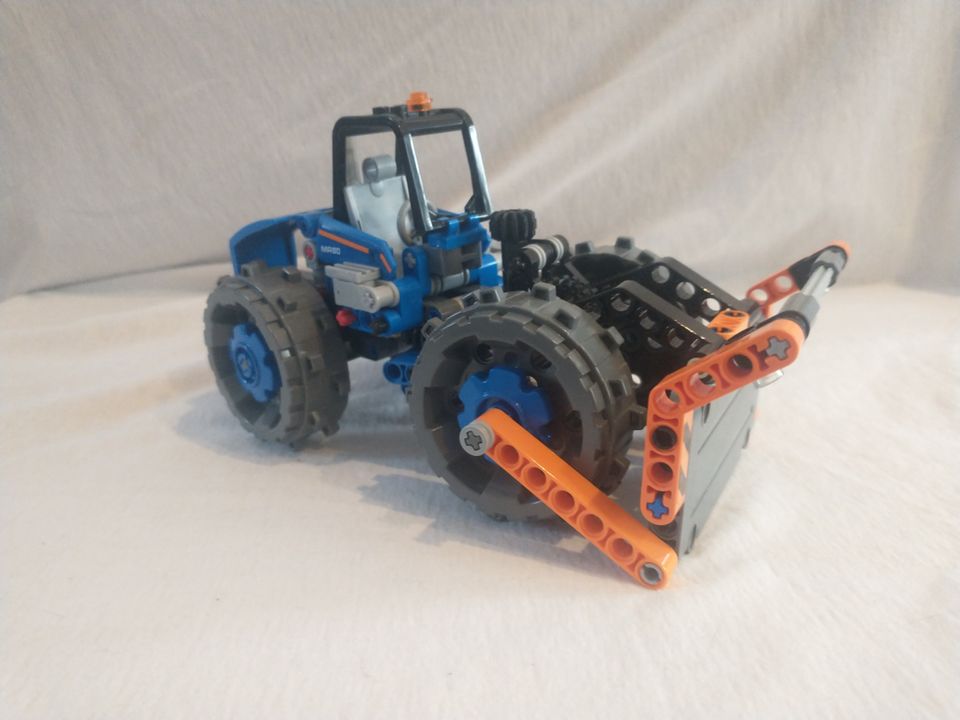 LEGO Technic 42071, puskutraktoritiivisti.