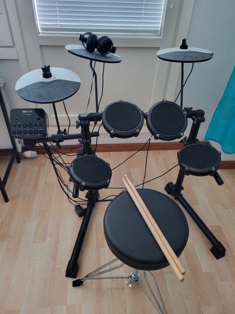 Alesis Debut Kit -sähkörumpusetti