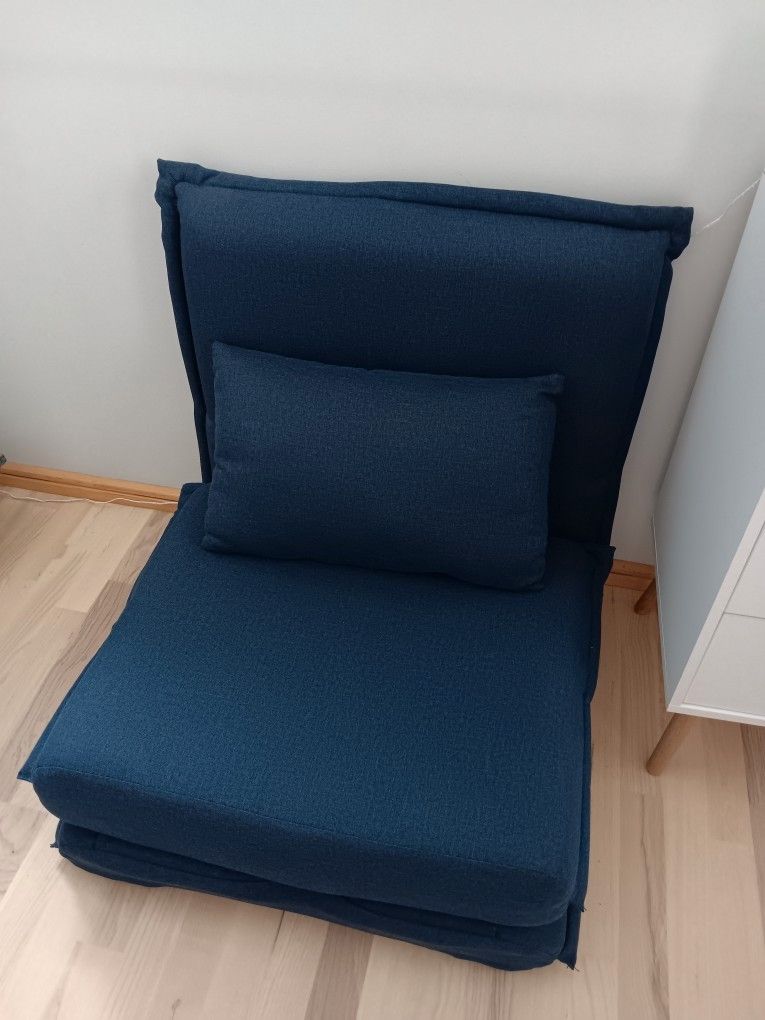 Sininen levitettävä nojatuoli