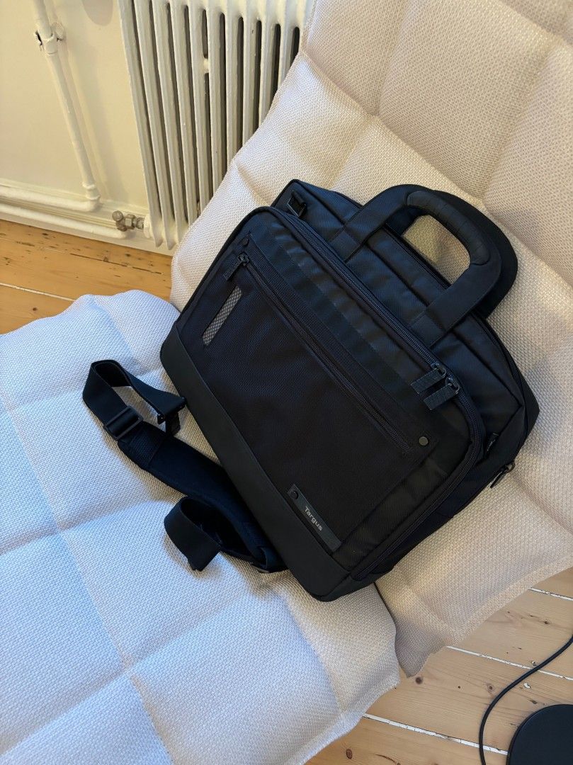 Tietokonelaukku / Läppärilaukku - Targus Revolution 15-15.6" Topload Laptop Case