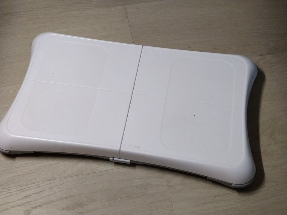 Wii Balance Board esim. Wii Fit -peliin