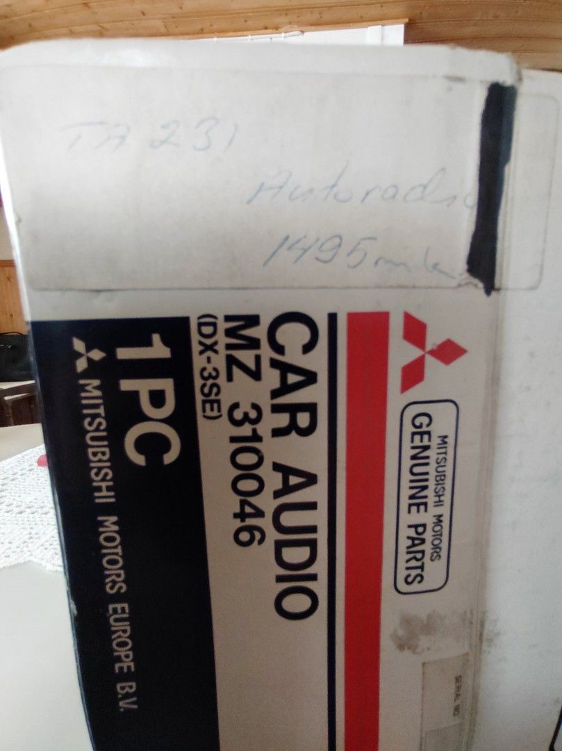 Mitsubishi Radio kasetti soitin uusi ostettu 90 luvun alussa