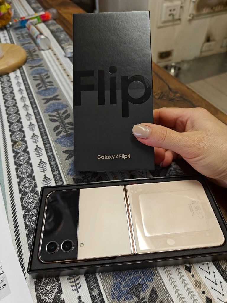 Samsung Galaxy z flip4