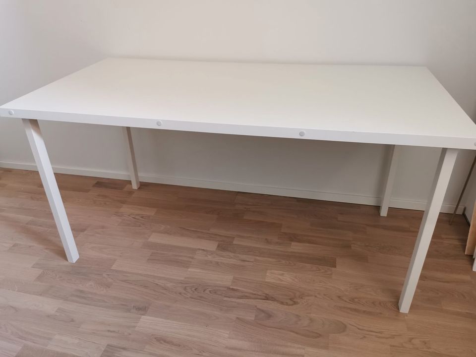 Ikea hyväkuntoinen valkoinen pöytä 75 x 150cm