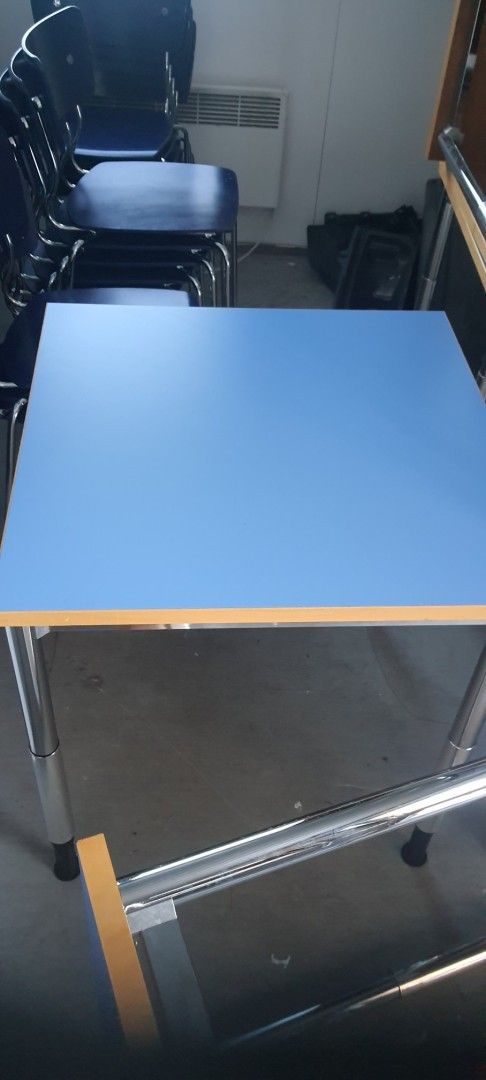 Pöytiä 70x70cm