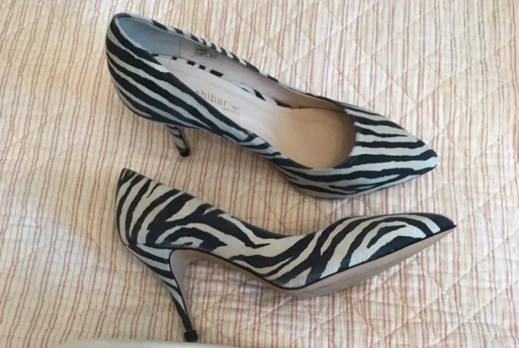 Shoeshibar Zebra pumps 40