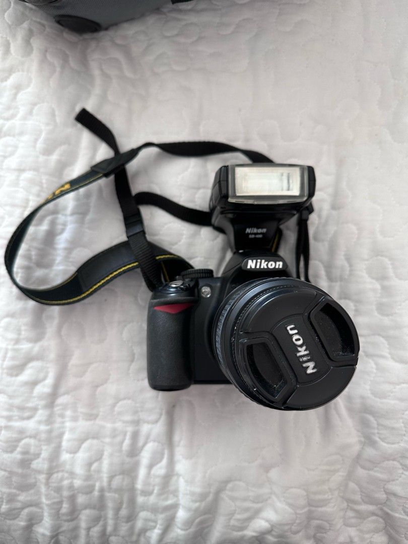 Nikon D3100 + SB-400