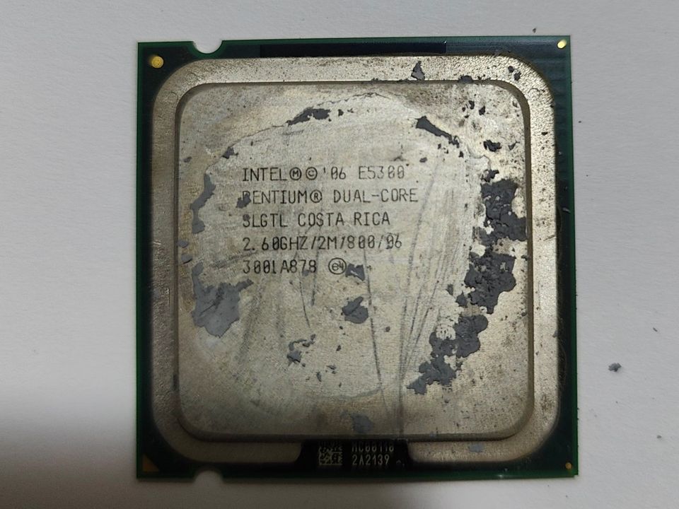 Intel® Pentium® Processor E5300 2M myös postitus