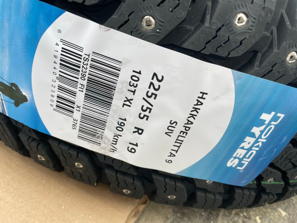 Uudet Hakkapeliitta 9 SUV 225/55 R19 renkaat