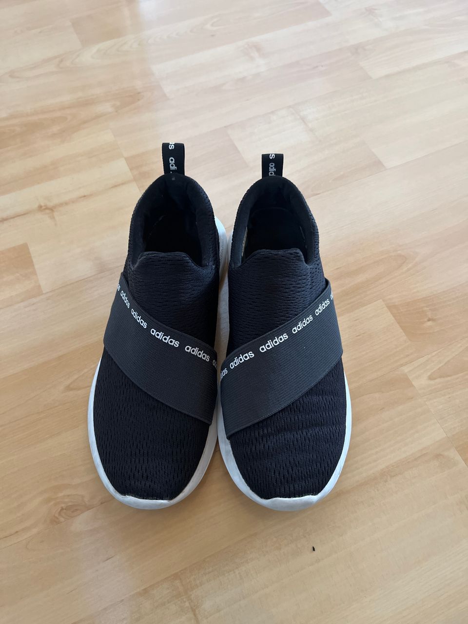 Adidas vapaa-ajan kengät