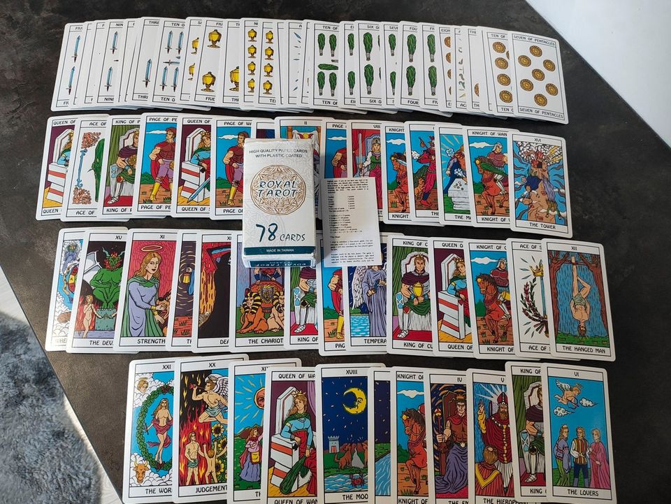 Royal Tarot kortit