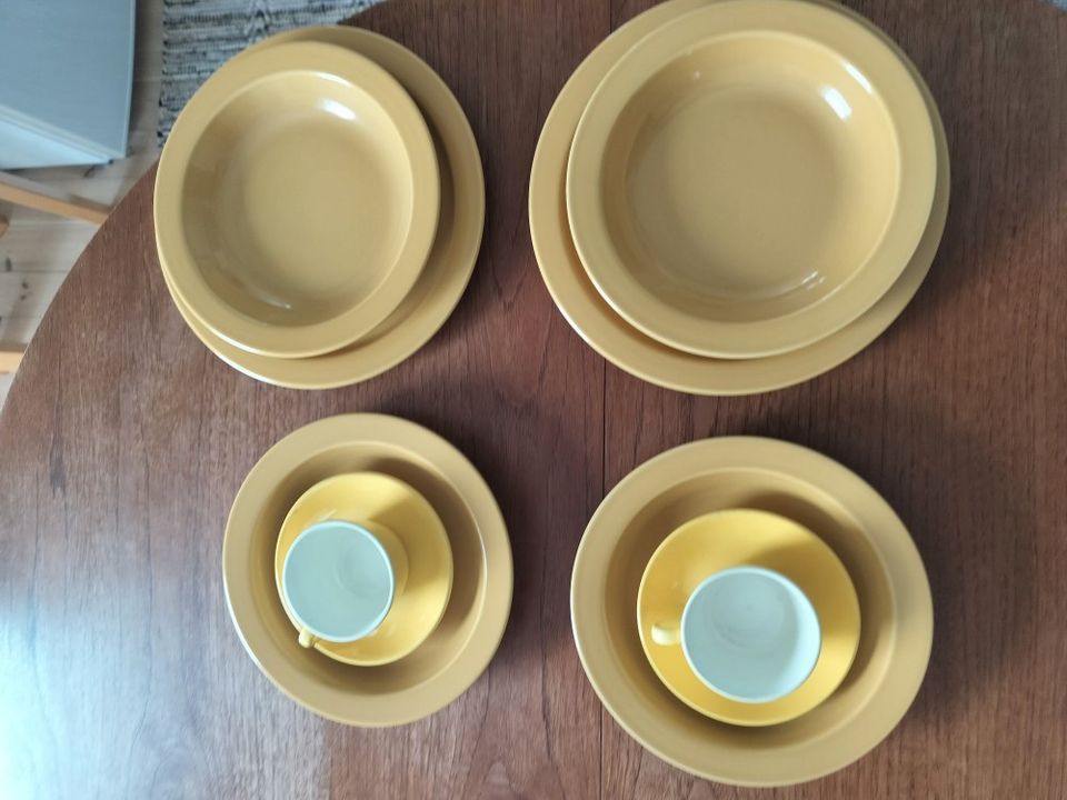 Keltaiset lautaset kermansavi
