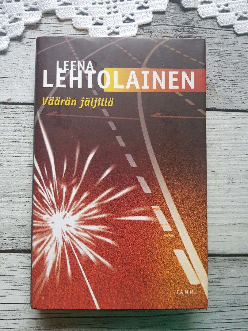 Leena Lehtolainen: Väärän jäljillä (Kallio dekkari)