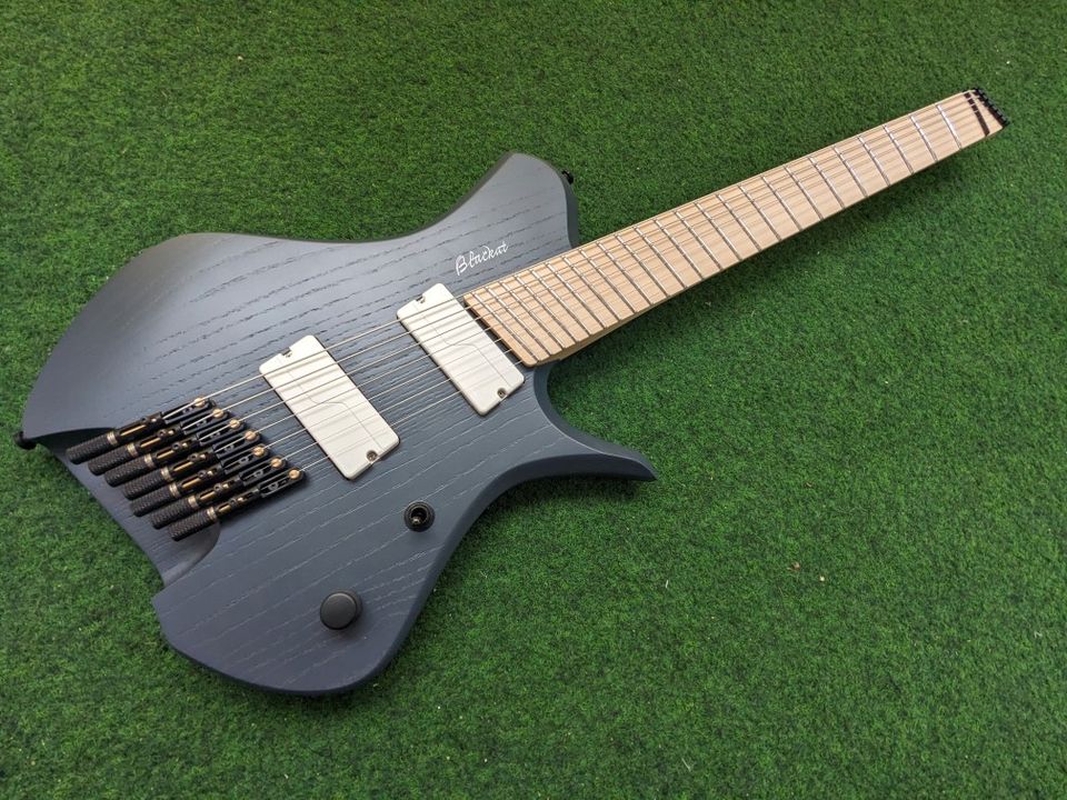 Blackat Guitars HSA7 headless multiscale