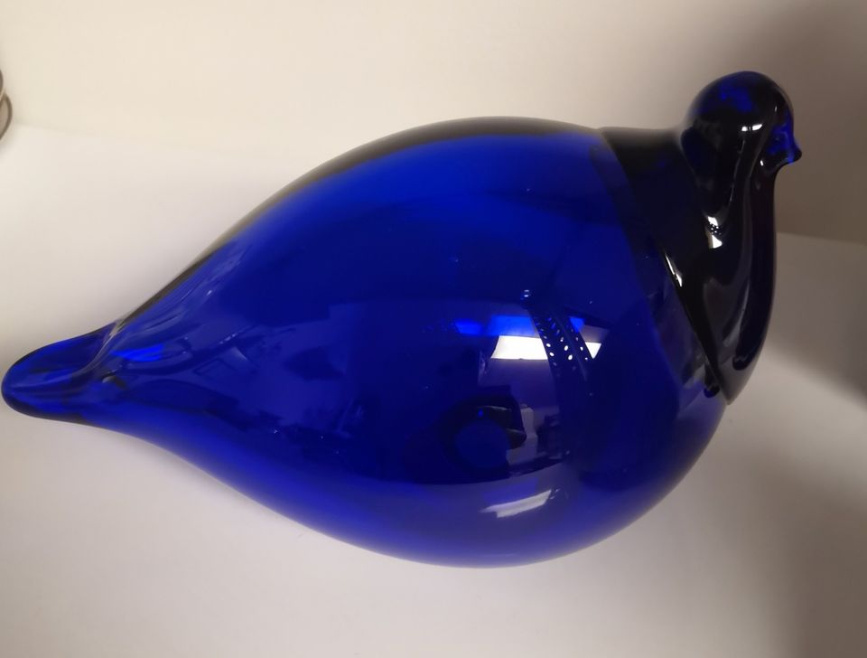 Sininen lasilintu,käsin tehty,Espoon taidelasi.