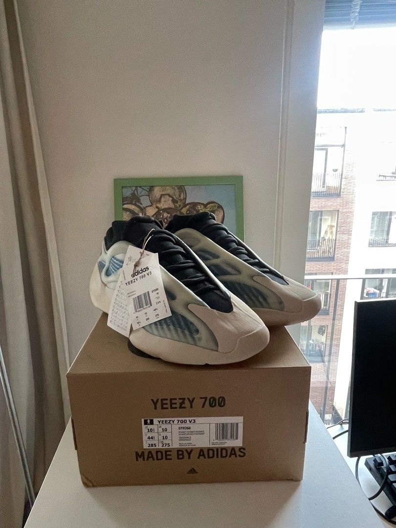 Yeezy 700 V3 Kyanite 2021