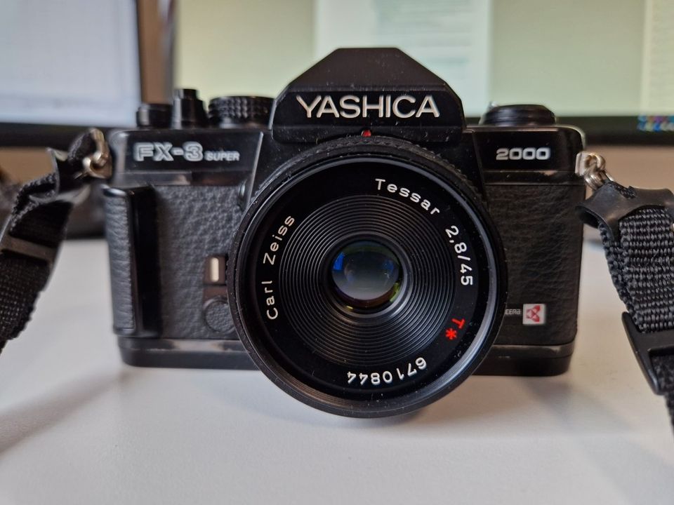 Yashica FX-3 Super 2000 /Zeiss 50mm 1.4 & 45mm 2.8