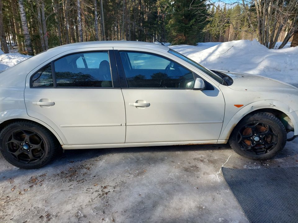 Ford Mondeo mk3 farmari ja sedan