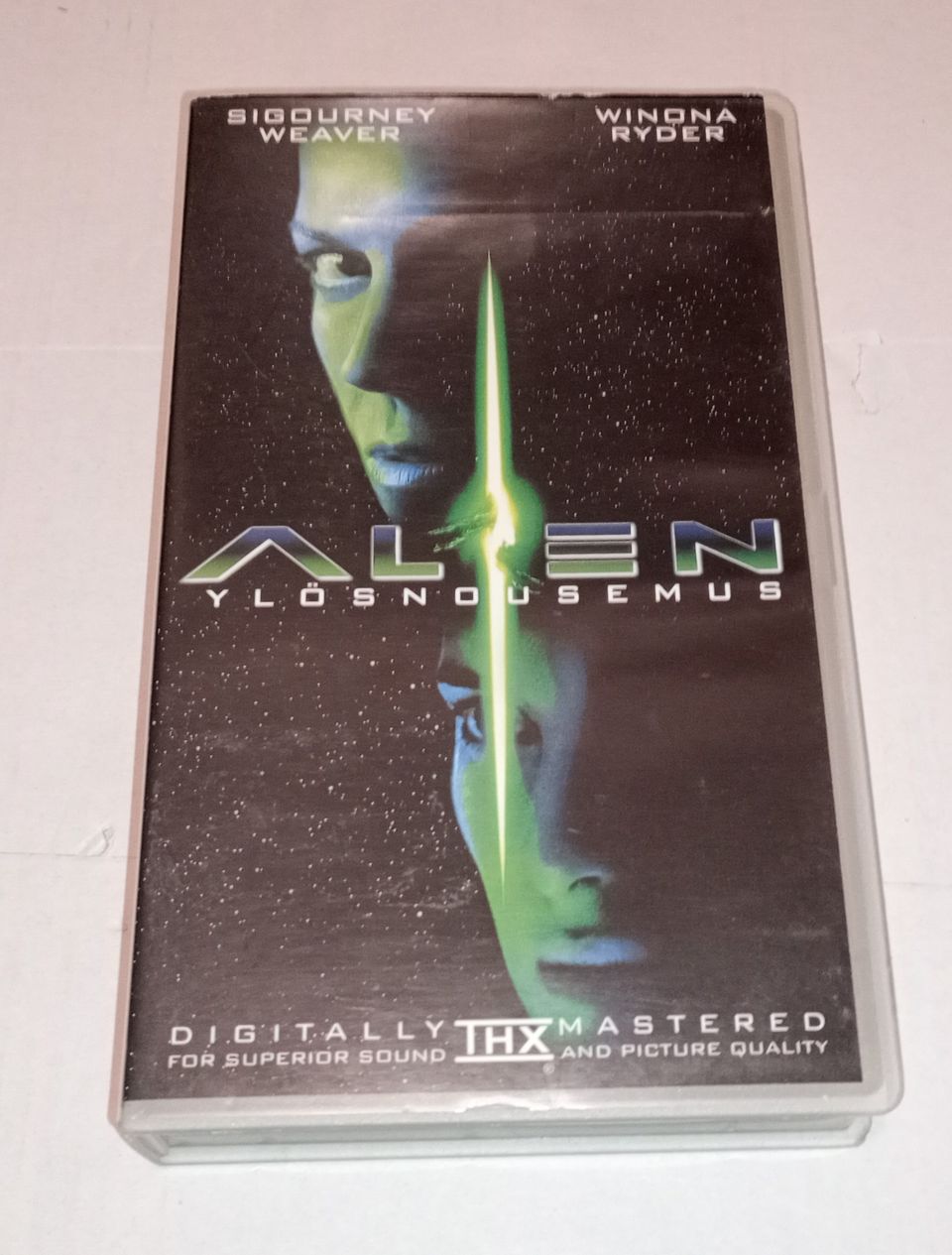 VHS Alien Ylösnousemus