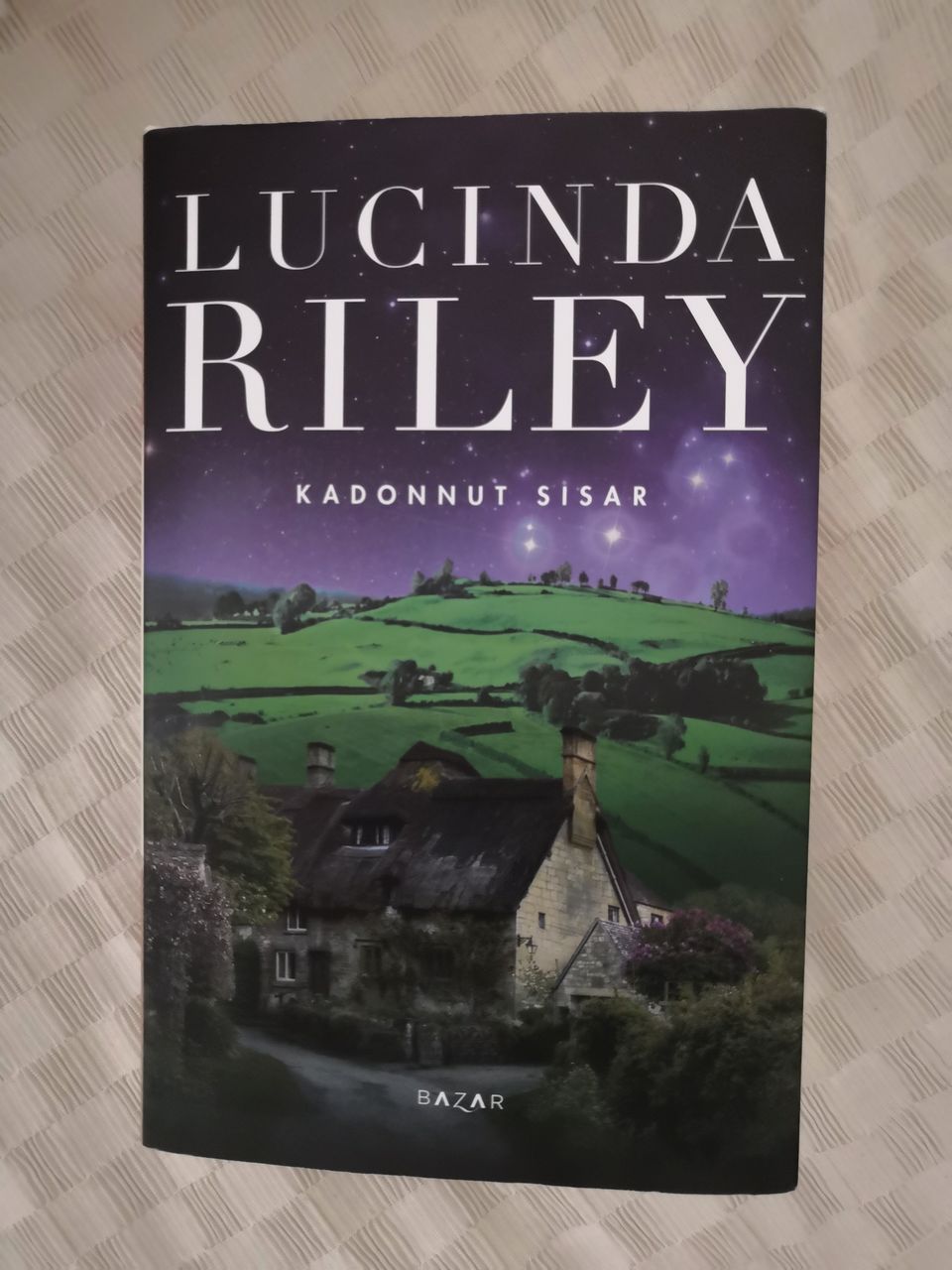 Lucinda Riley Kadonnut sisar, kerran luettu.