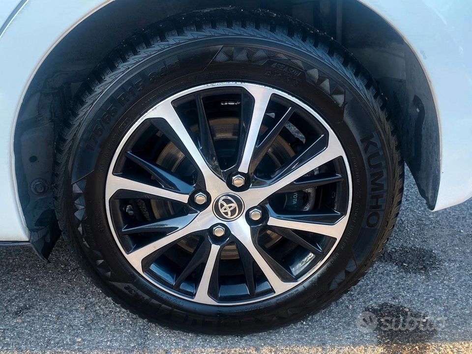 Vanteet Toyota Yaris diamond cut rims and tires