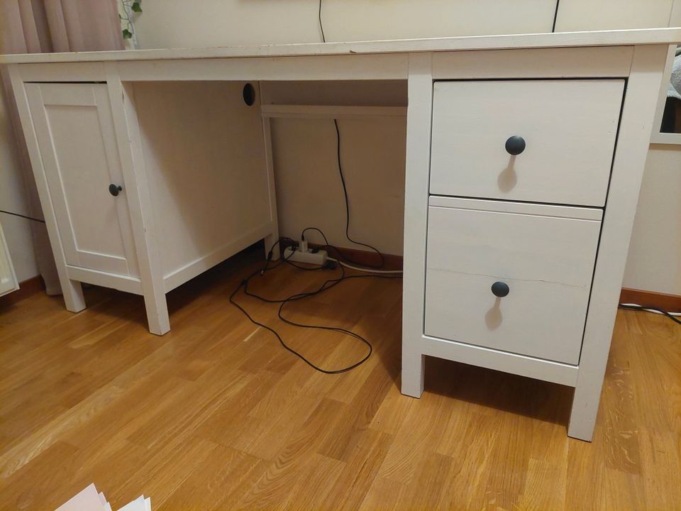 Hemnes työpöytä