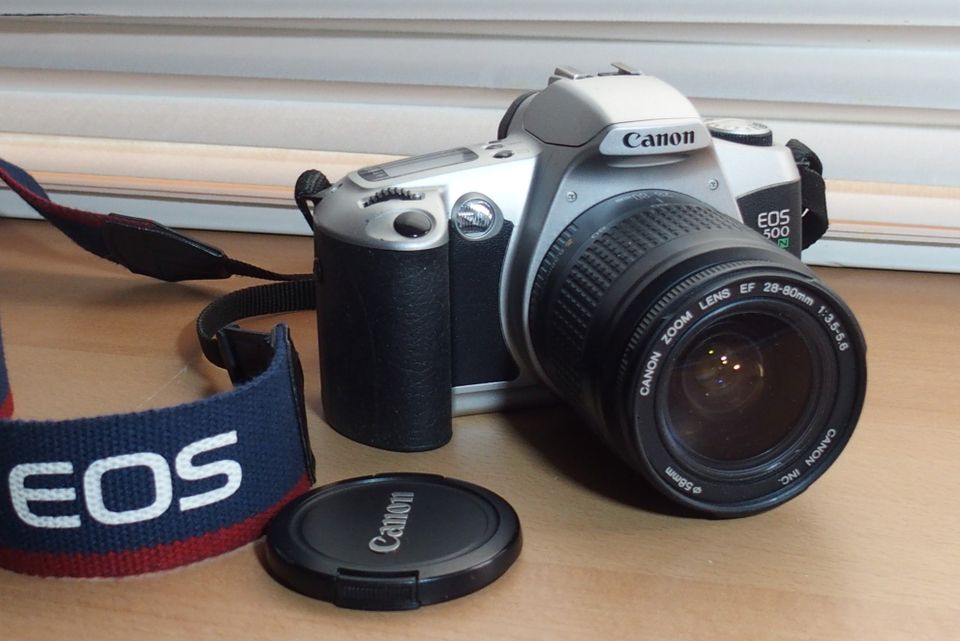 Canon EOS 500N Järjestelmäkamera, (filmikamera)
