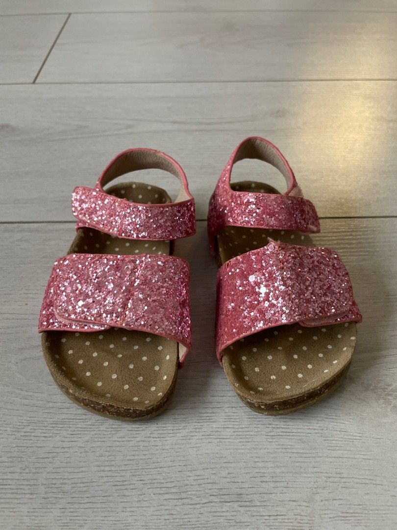 Glitter sandaalit muotoillulla pohjalla 23