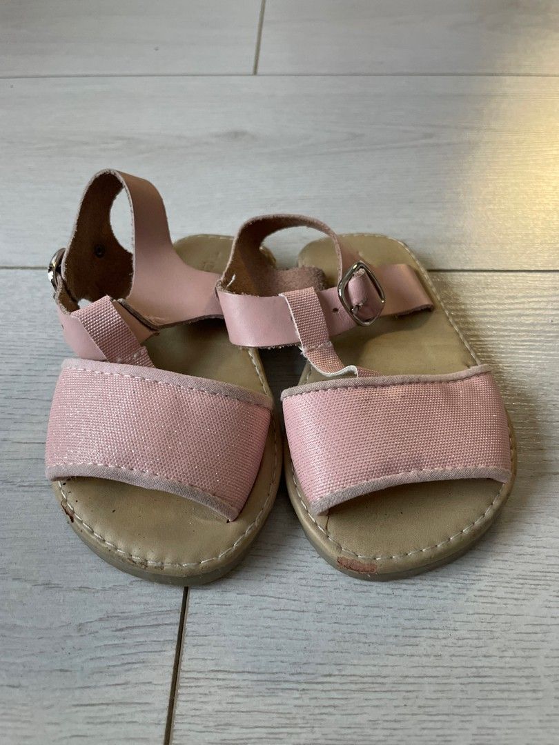 Pikkutytön sandaalit 21
