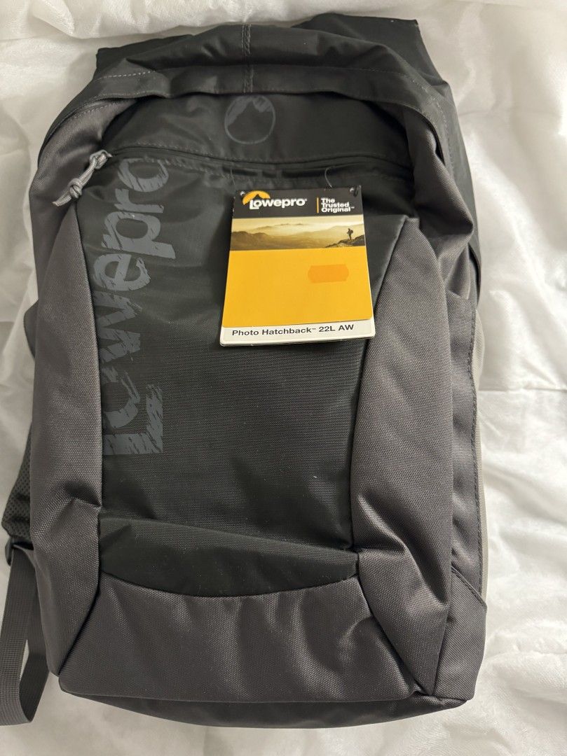 Lowepro Hatchback 22L AW kamerareppu - Harmaa - Uusi