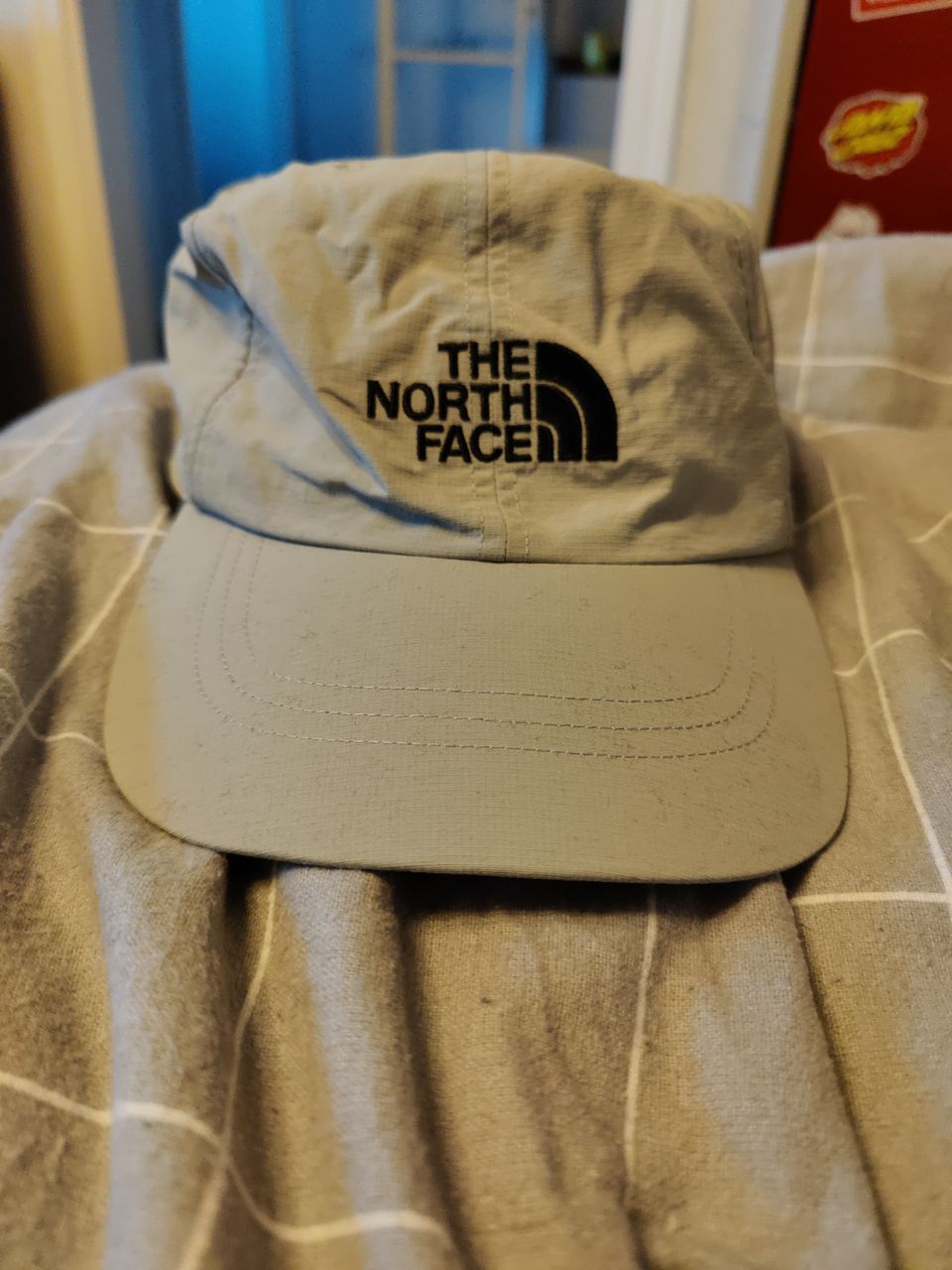 The North Face lippis