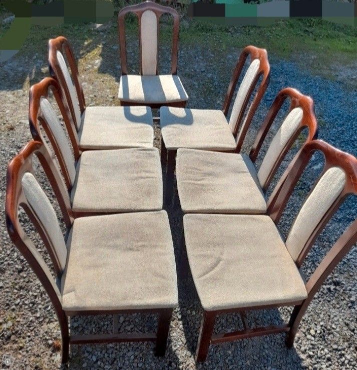 7 kpl ruskea tuoli + jatkettava ruokapöytä