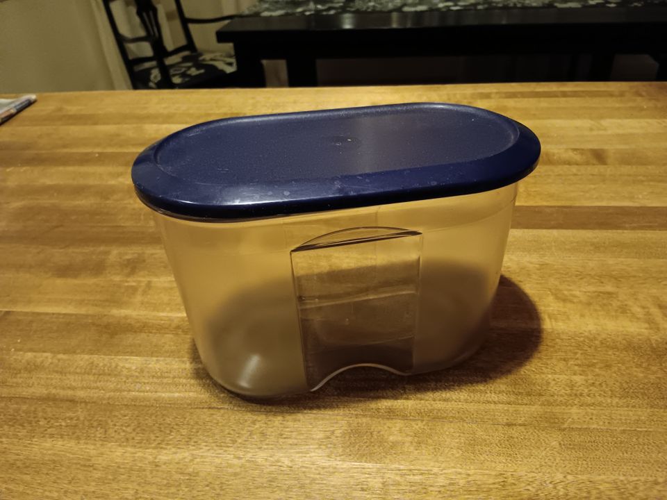 Tupperware säilytysastia